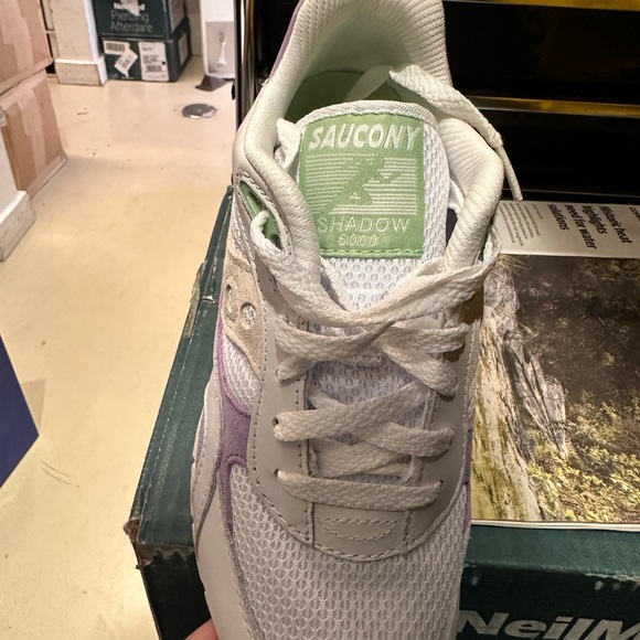 NIB Saucony Shadow White & Purple sneakers New in Box NIB 7.5 - Picture 4 of 5